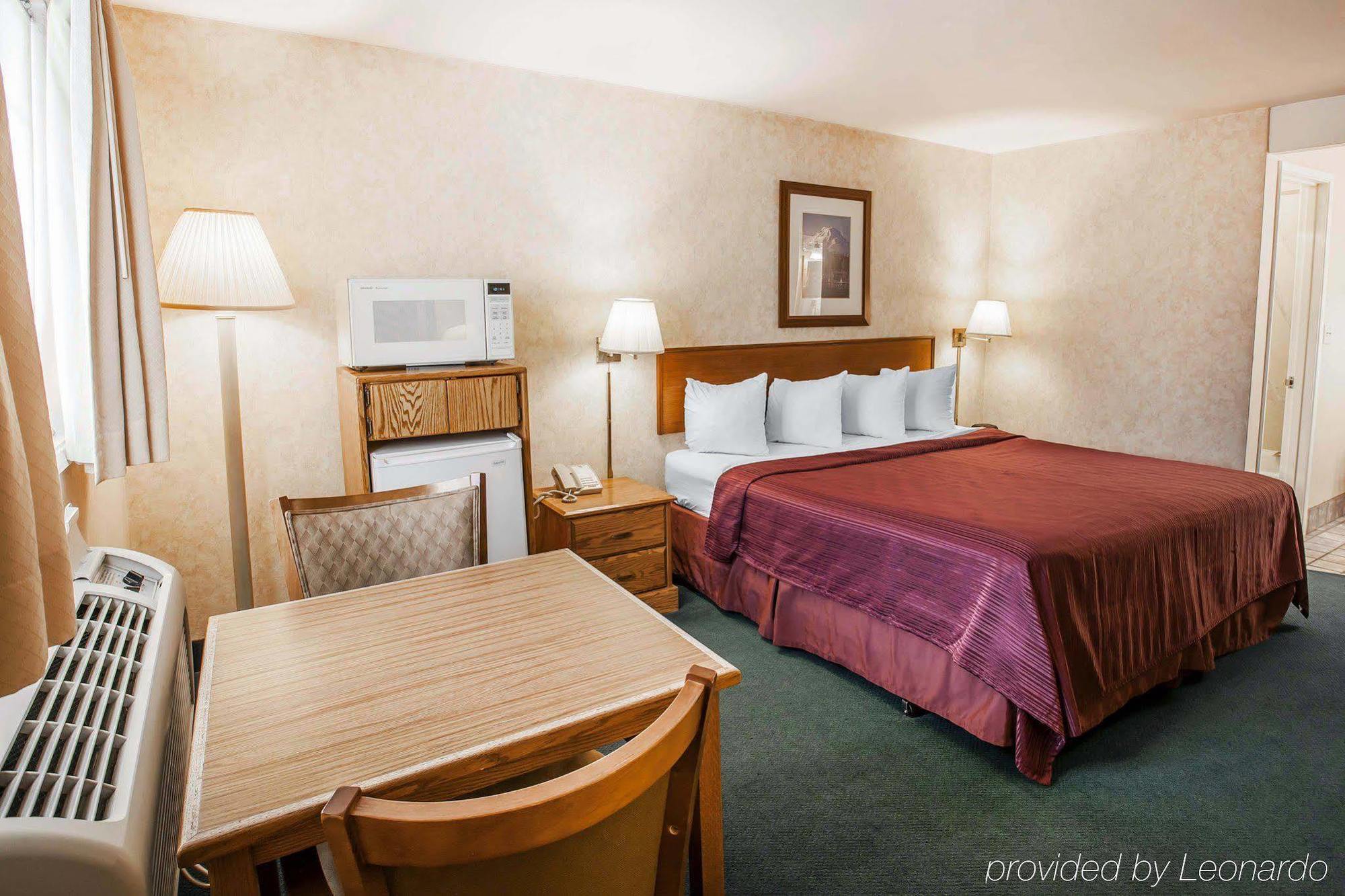 Quality Inn & Suites Bremerton Near Naval Shipyard Exterior photo