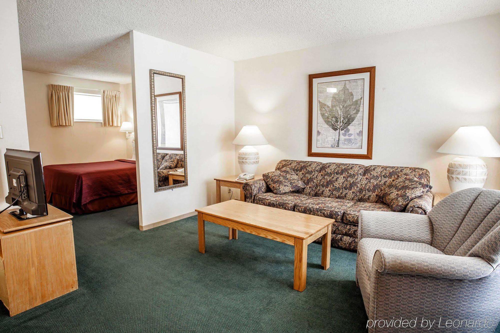 Quality Inn & Suites Bremerton Near Naval Shipyard Exterior photo